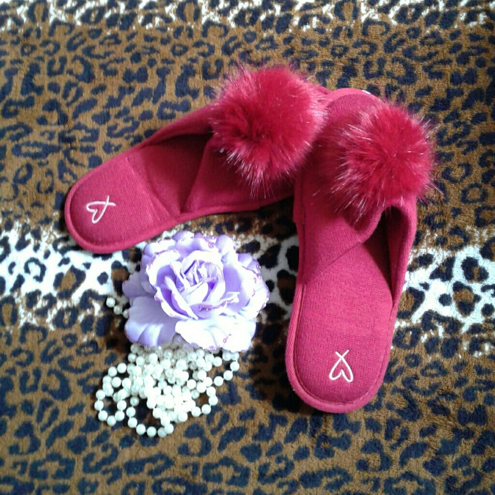 Victoria's Secret | SALE🎈Pom-Pom Slippers Red